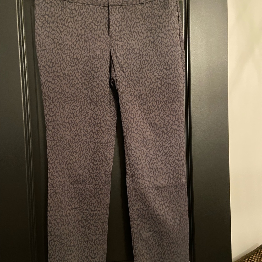 BANANA REPUBLIC • JACKSON FIT • 8 • WOMENS • CHEETAH PANTS • GRAY / BLACK
